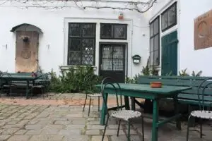 Vienna insider walk: secret courtyards tour