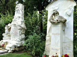 Johann Strauss' and Brahms' tombs