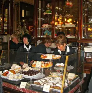 cake shops Vienna: Demel 