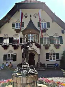 Vienna Salzburg Day Trip: St. Gilgen town hall