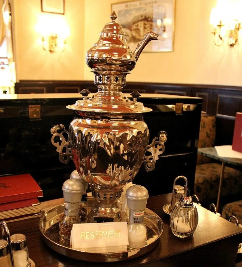 Samowar in Vienna coffeehouse