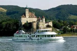 halal holiday Vienna: Wachau boat trip